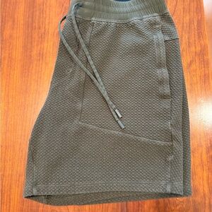 Lululemon At Ease Shorts - Dark Green XL